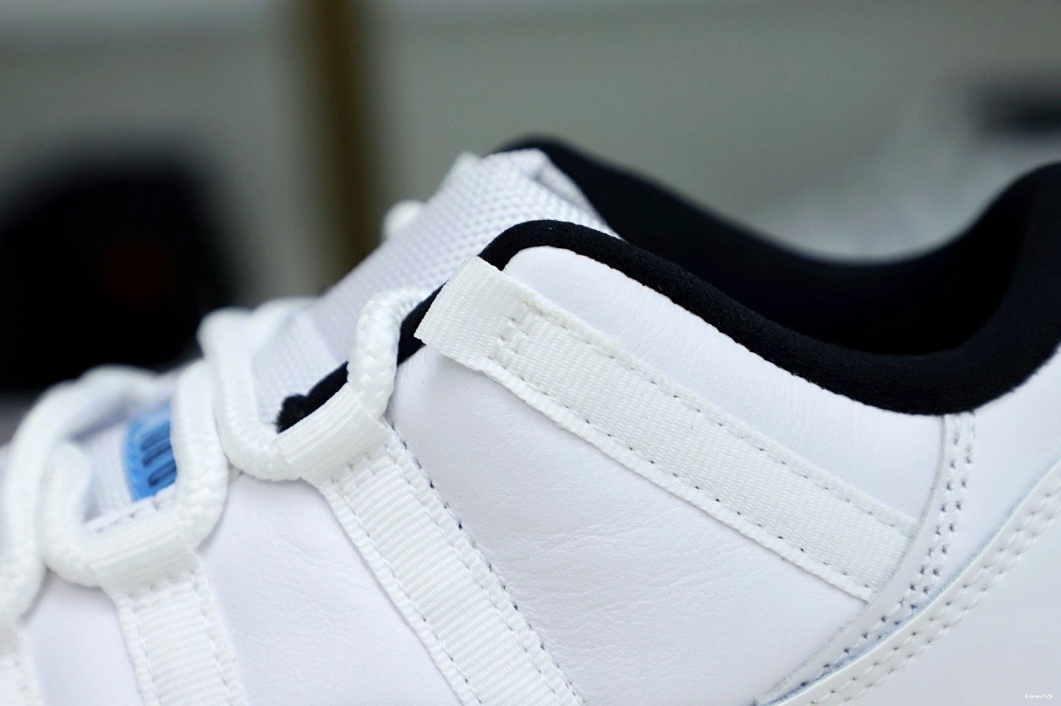 LOW JORDAN LEGEND AIR 11 BLUE RETRO 1014